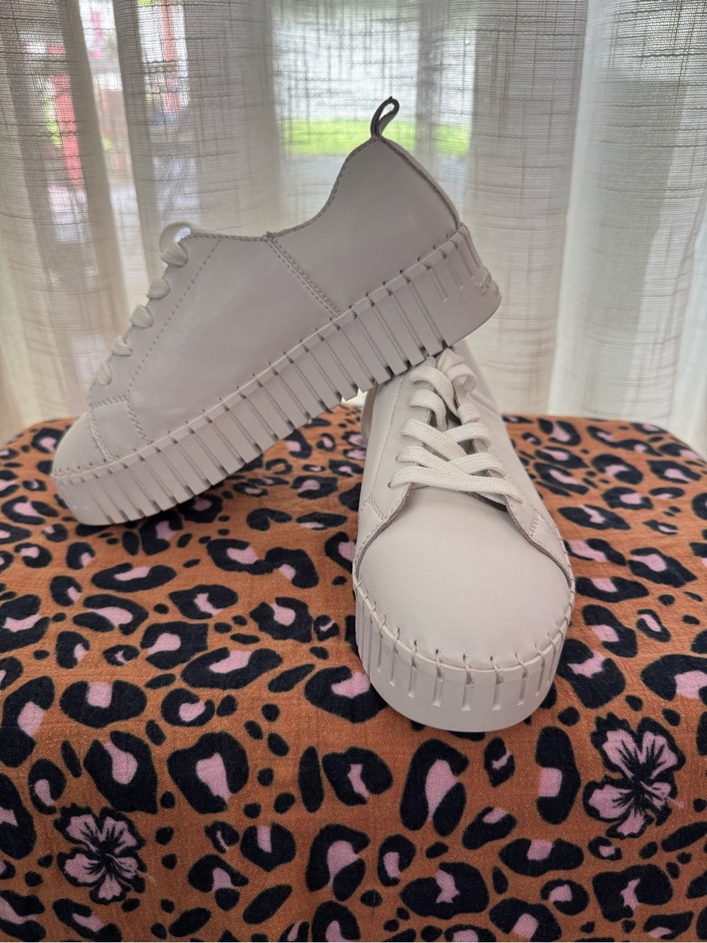 bernie mev. White Platform Lace-Up Sneakers